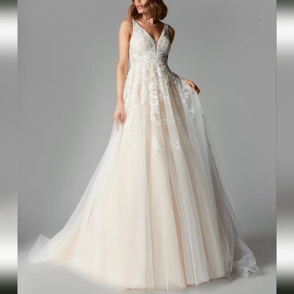 Size 30 Azazie Sorella Wedding Dress (Diamond White over Champagne) - Picture 6 of 8